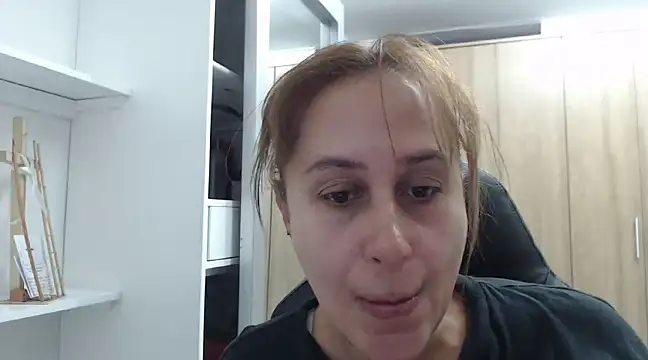 Snapshot of RoxanaLove9 chatting on 01.12.25 RoxanaLove9 online show from 01.12.25