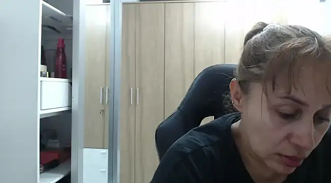 Snapshot of RoxanaLove9 chatting on 01.16.25 RoxanaLove9 online show from 01.16.25