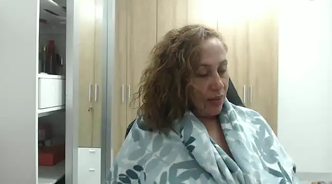 Snapshot of RoxanaLove9 chatting on 03.07.25 RoxanaLove9 online show from 03.07.25