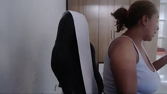 RoxanaLove9 online show from 07.13.26
