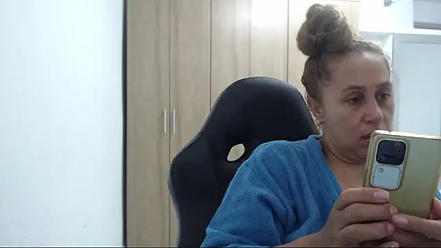 RoxanaLove9 online show from 07.26.26