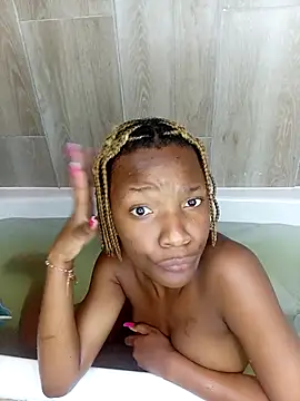 Snapshot of SHANTYBABE chatting on 09.17.25 SHANTYBABE online show from 09.17.25