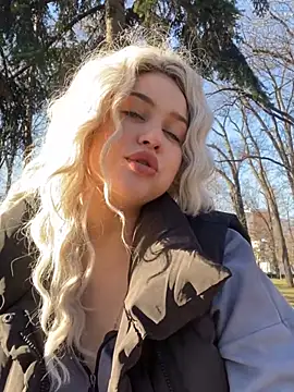 KikiWatson online show from 01.10.25