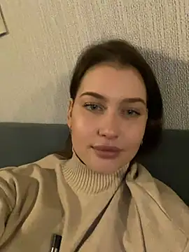 KikiWatson online show from 02.02.25