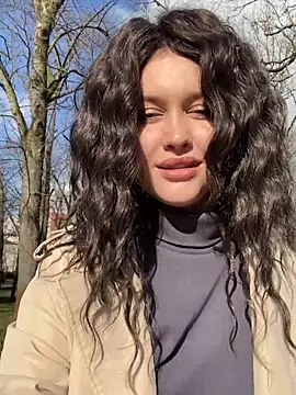 KikiWatson online show from 02.05.25