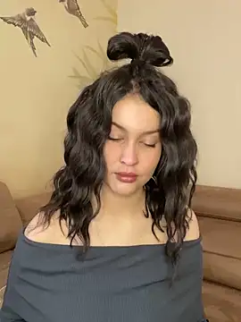 KikiWatson online show from 02.22.25