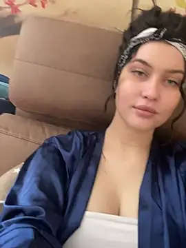 KikiWatson online show from 02.28.25