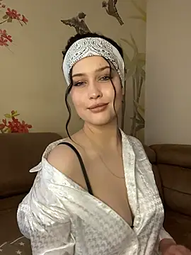 KikiWatson online show from 03.02.25