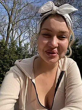 KikiWatson online show from 03.13.25