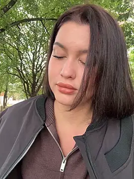 KikiWatson online show from 09.20.25