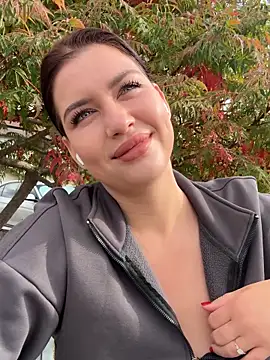 KikiWatson online show from 09.28.25