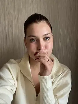 KikiWatson online show from 10.04.25