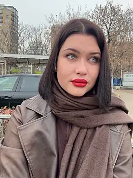 KikiWatson online show from 12.04.25