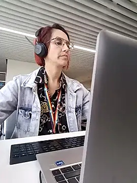 your red rose  online show from 01.16.25