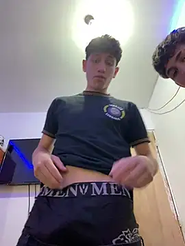 Snapshot of LatinBoysxxx chatting on 12.25.24 LatinBoysxxx online show from 12.25.24