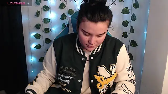 Snapshot of Nika_1_ chatting on 04.20.26 Nika 1 online show from 04.20.26