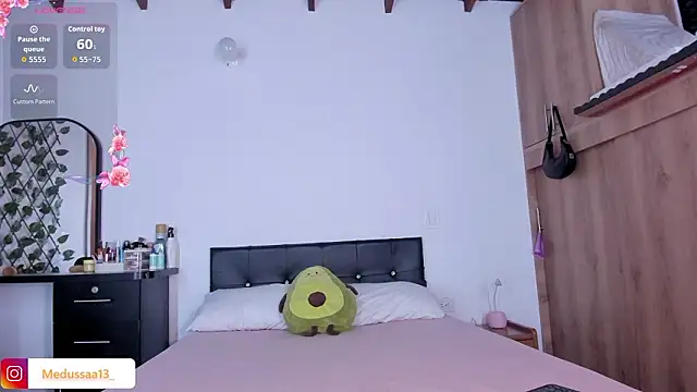 medussa13  online show from 03.18.26