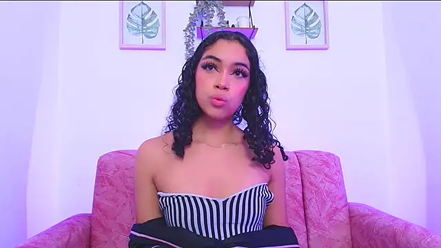 Snapshot of Sara_Jhonson chatting on 12.21.24 Sara Jhonson online show from 12.21.24