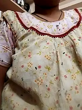 Snapshot of sneha_telugu_girl chatting on 01.26.25 sneha telugu girl online show from 01.26.25