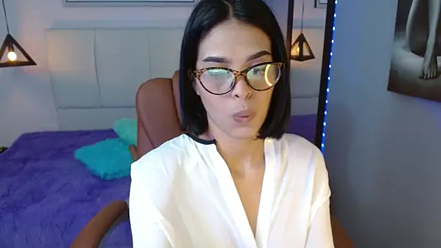 Snapshot of AlessiaVal_ chatting on 02.13.25 AlessiaVal online show from 02.13.25