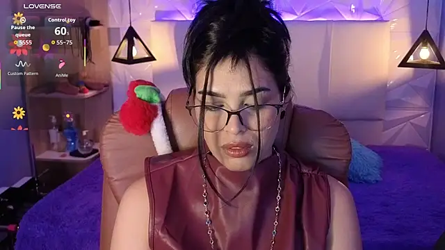 AlessiaVal  online show from 12.20.25