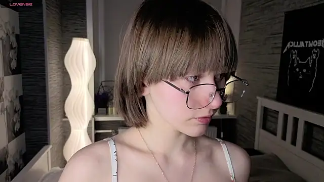 Snapshot of EthalBuffkin chatting on 04.18.26 EthalBuffkin online show from 04.18.26