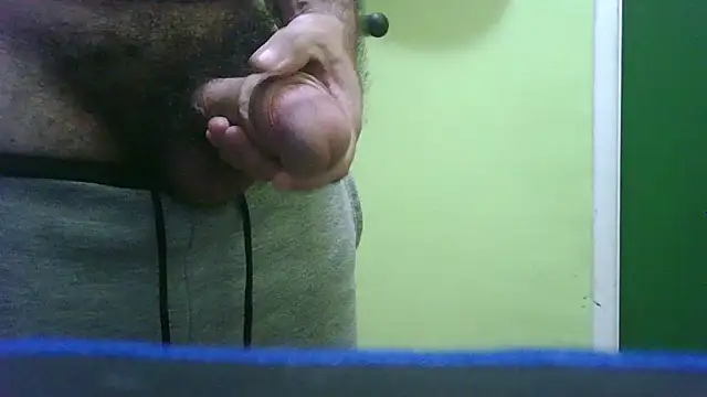 Snapshot of loganwolverine02 chatting on 01.29.25 loganwolverine02 online show from 01.29.25