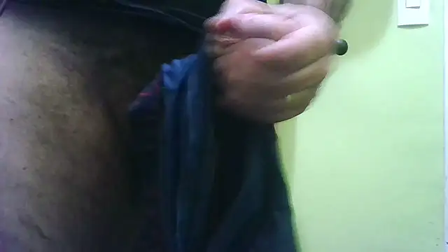 Snapshot of loganwolverine02 chatting on 11.27.25 loganwolverine02 online show from 11.27.25