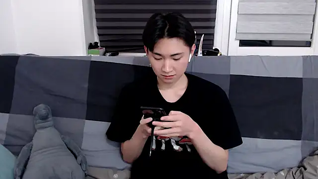 Miram Yu online show from 01.12.25