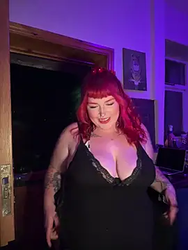 Snapshot of puffpixiee chatting on 10.12.25 puffpixiee online show from 10.12.25