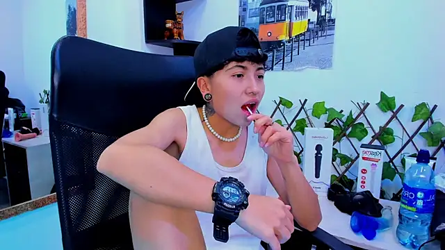 Im Mathias online show from 11.23.25