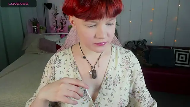 DreamyLuna online show from 02.04.25