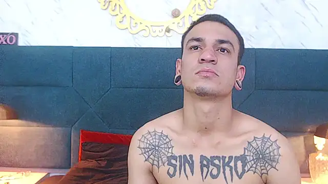 Snapshot of salome_daniel chatting on 10.24.25 salome daniel online show from 10.24.25