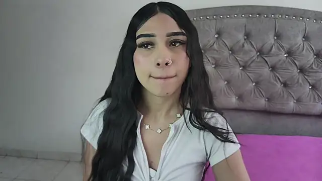 Nesuko kamado  online show from 10.04.25