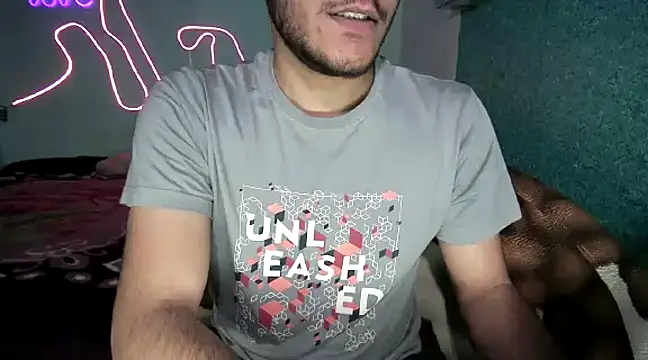 Snapshot of hunter_boy chatting on 01.14.25 hunter boy online show from 01.14.25