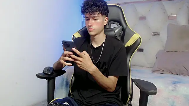 johnny cagee online show from 11.11.25