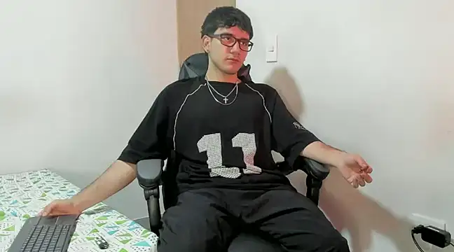 Snapshot of leo030809 chatting on 12.03.24 leo030809 online show from 12.03.24