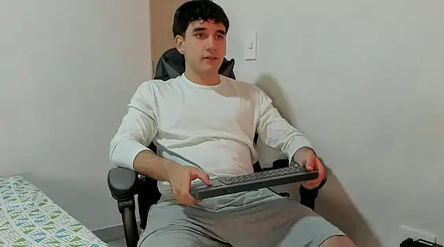 Snapshot of leo030809 chatting on 12.06.24 leo030809 online show from 12.06.24