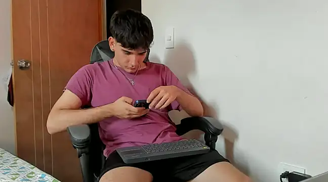 Snapshot of leo030809 chatting on 12.09.24 leo030809 online show from 12.09.24