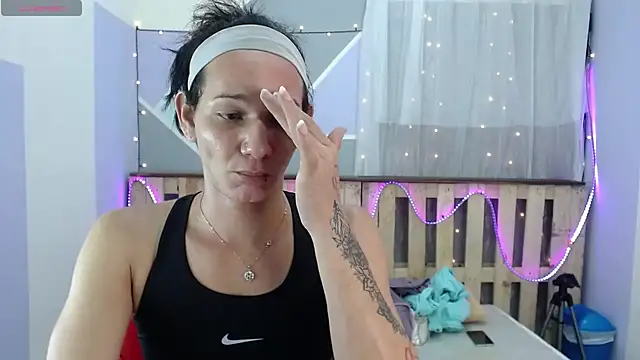 Snapshot of Michellcockxxx chatting on 02.05.25 Michellcockxxx online show from 02.05.25