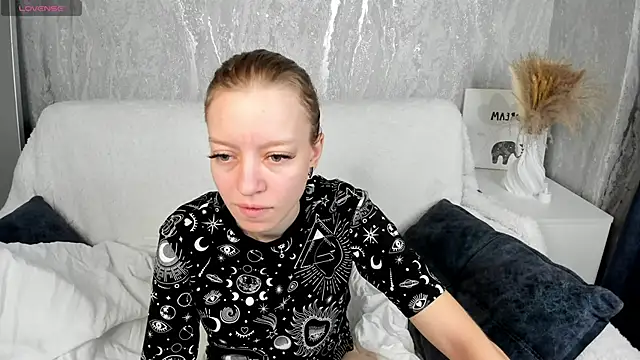 Michelle Blond online show from 09.30.25