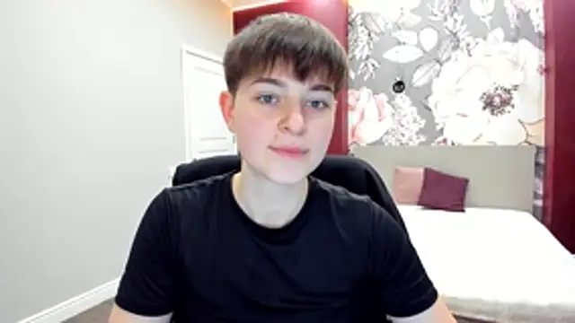 Snapshot of EmiliaYours chatting on 02.02.26 EmiliaYours online show from 02.02.26