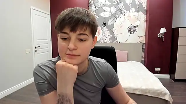 Snapshot of EmiliaYours chatting on 02.06.26 EmiliaYours online show from 02.06.26