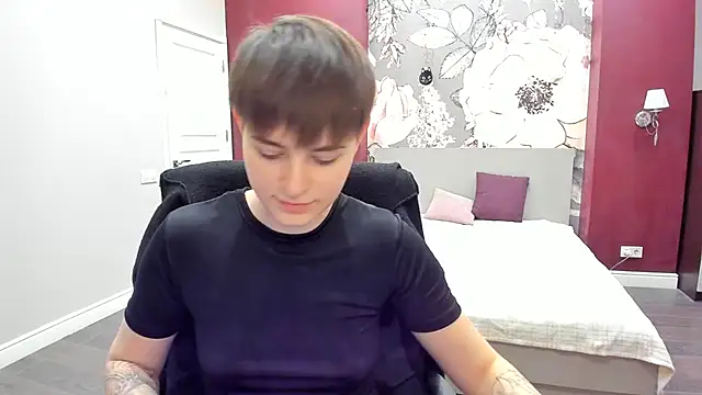 Snapshot of EmiliaYours chatting on 02.10.26 EmiliaYours online show from 02.10.26