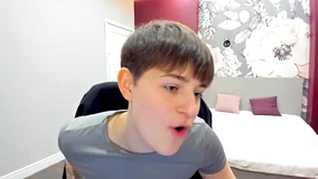 Snapshot of EmiliaYours chatting on 02.14.26 EmiliaYours online show from 02.14.26