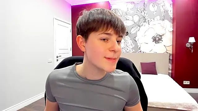 Snapshot of EmiliaYours chatting on 02.20.26 EmiliaYours online show from 02.20.26