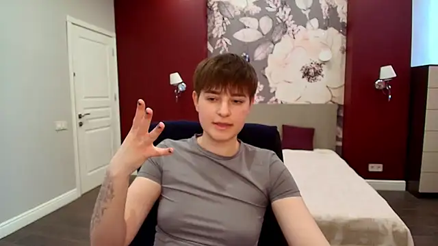 EmiliaYours online show from 05.02.26