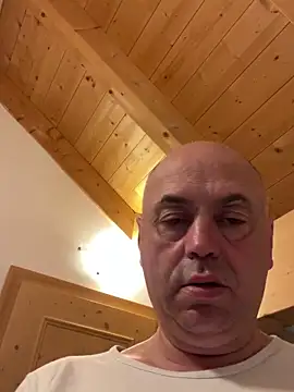 Snapshot of pantomax chatting on 12.10.24 pantomax online show from 12.10.24