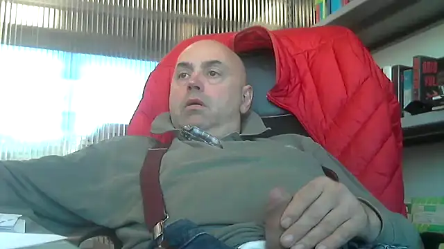 Snapshot of pantomax chatting on 12.15.24 pantomax online show from 12.15.24