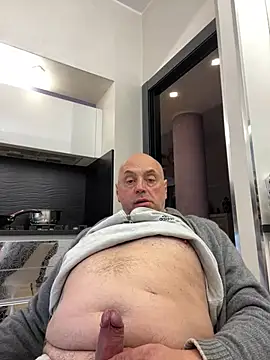 Snapshot of pantomax chatting on 12.16.24 pantomax online show from 12.16.24